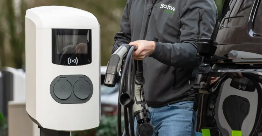 KBC Autolease kiest 50five als Charge Point Operator voor thuislaadoplossingen